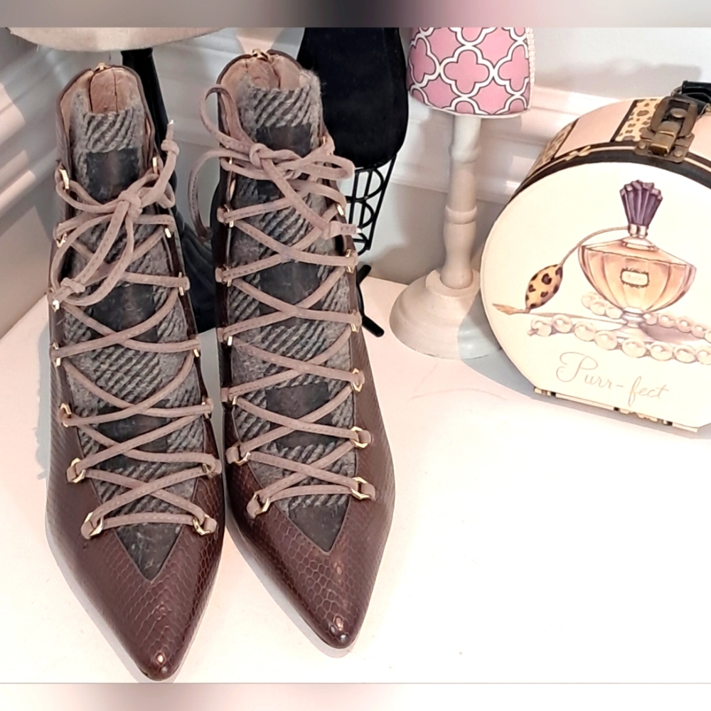Louise et Cie Brown/Grey Plaid Lace Up Heeled Boots NWOB Size 9M